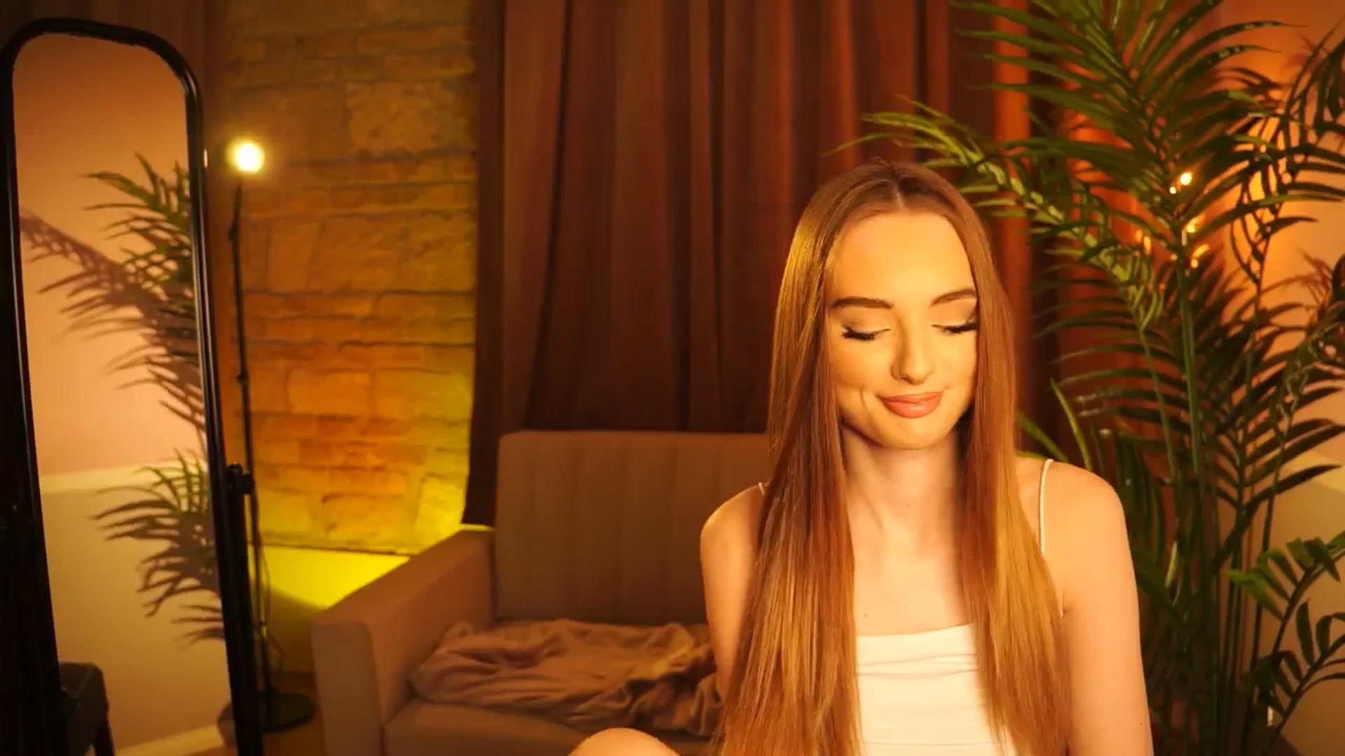 Gallery image thumbnail from petitegonwild's myfreecams stream on, 03/14/2024, 15:38 image 9 of 20