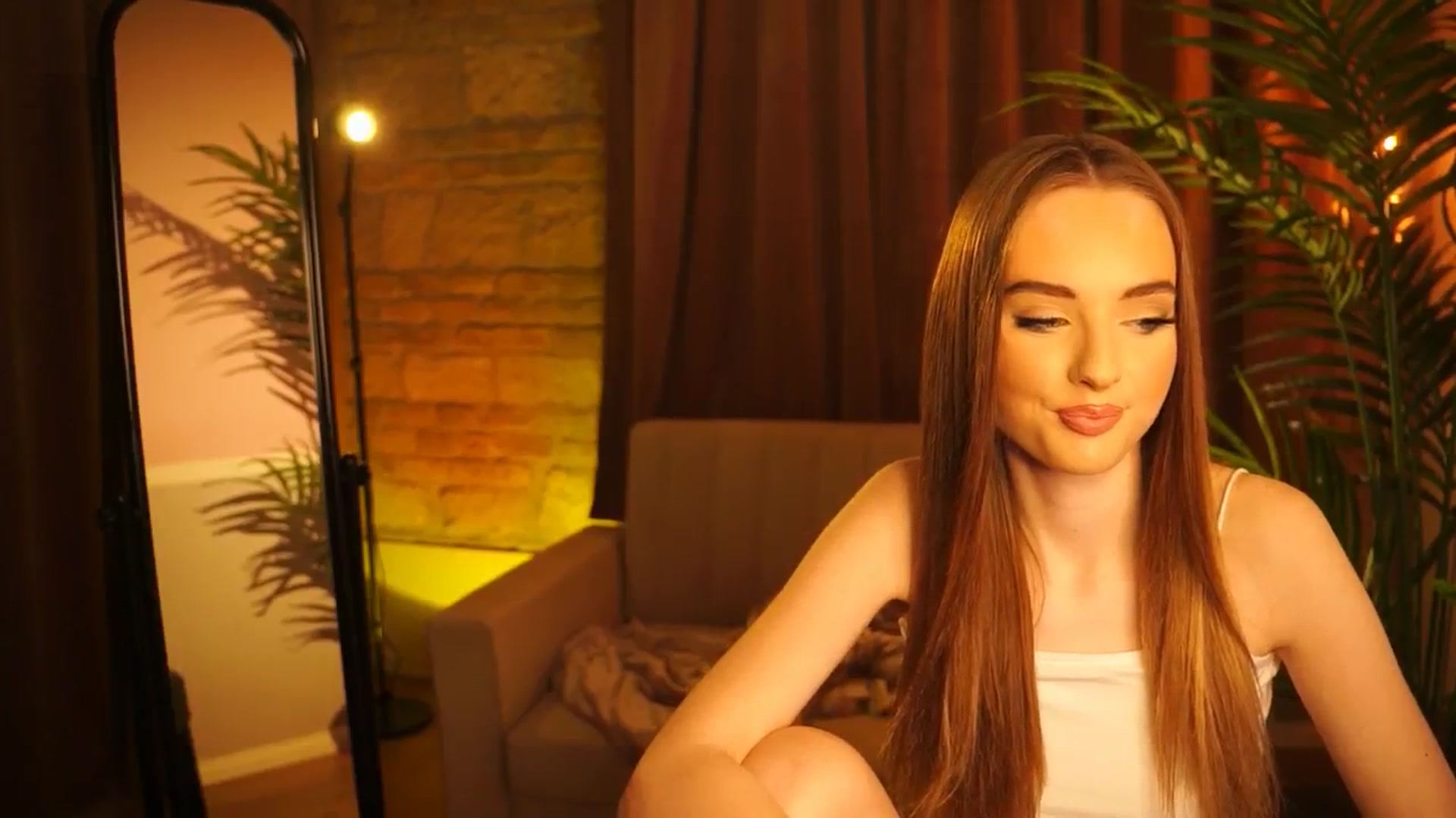 Gallery image thumbnail from petitegonwild's myfreecams stream on, 03/14/2024, 16:00 image 7 of 20