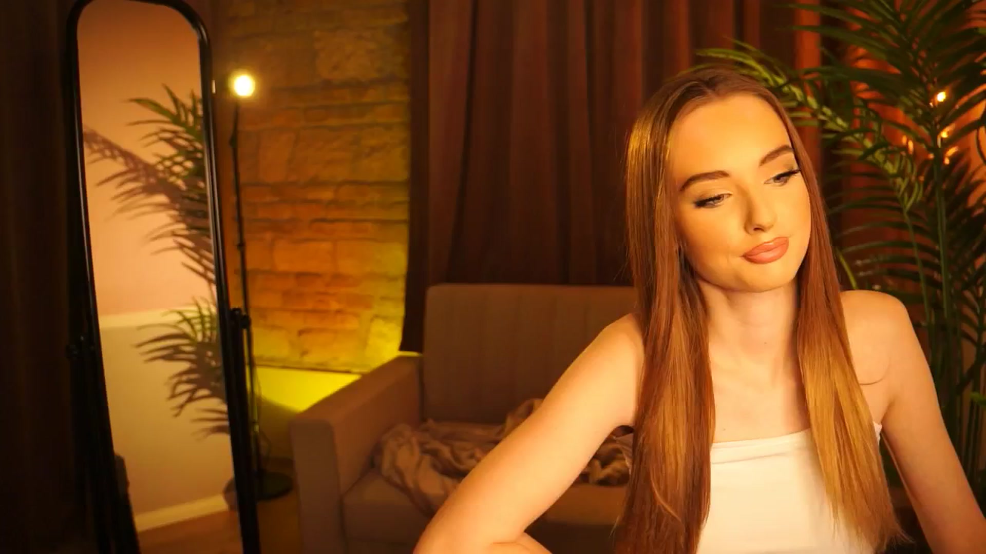 Gallery image thumbnail from petitegonwild's myfreecams stream on, 03/14/2024, 16:00 image 5 of 20