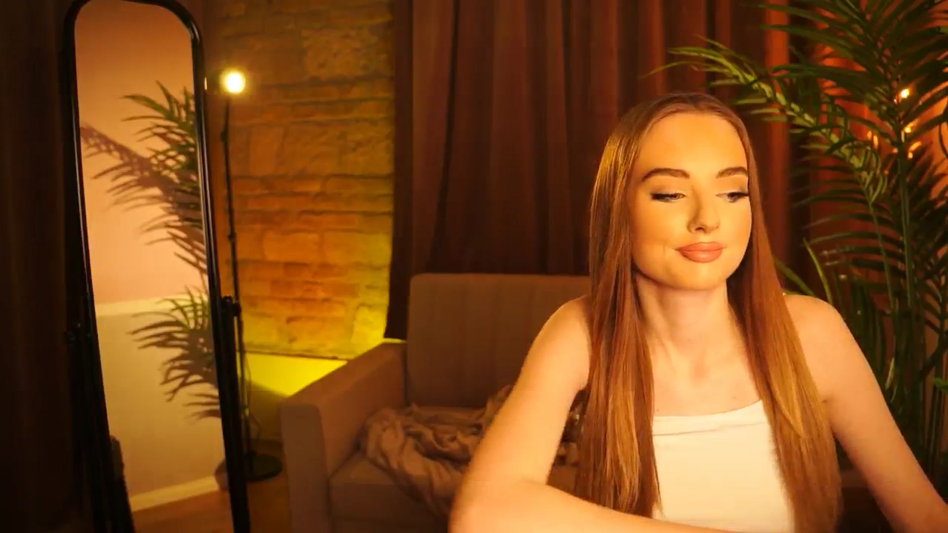 Gallery image thumbnail from petitegonwild's myfreecams stream on, 03/14/2024, 16:00 image 10 of 20