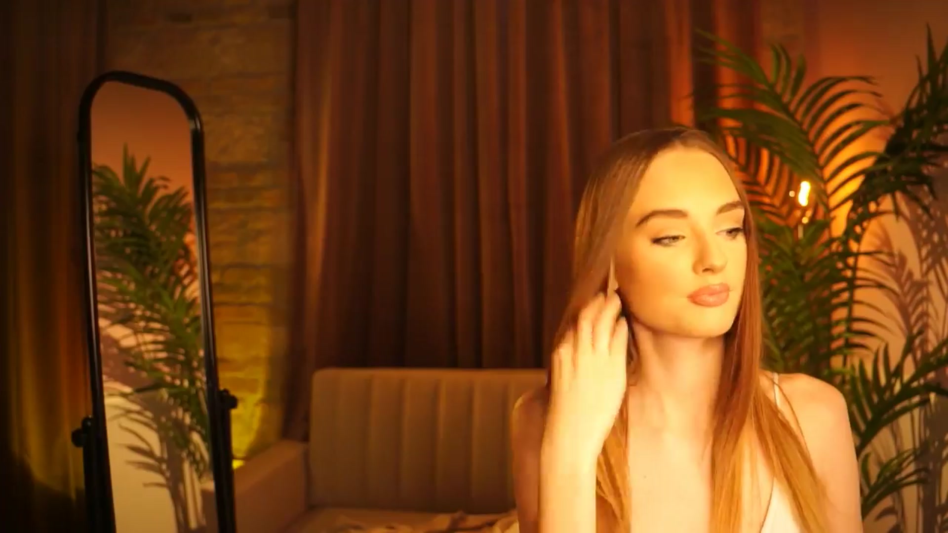 Gallery image thumbnail from petitegonwild's myfreecams stream on, 03/23/2024, 15:17 image 10 of 20