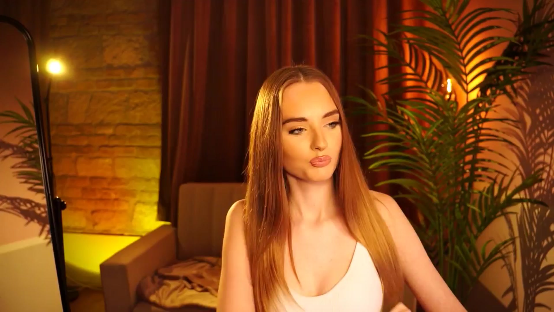 Gallery image thumbnail from petitegonwild's myfreecams stream on, 03/28/2024, 23:25 image 2 of 20