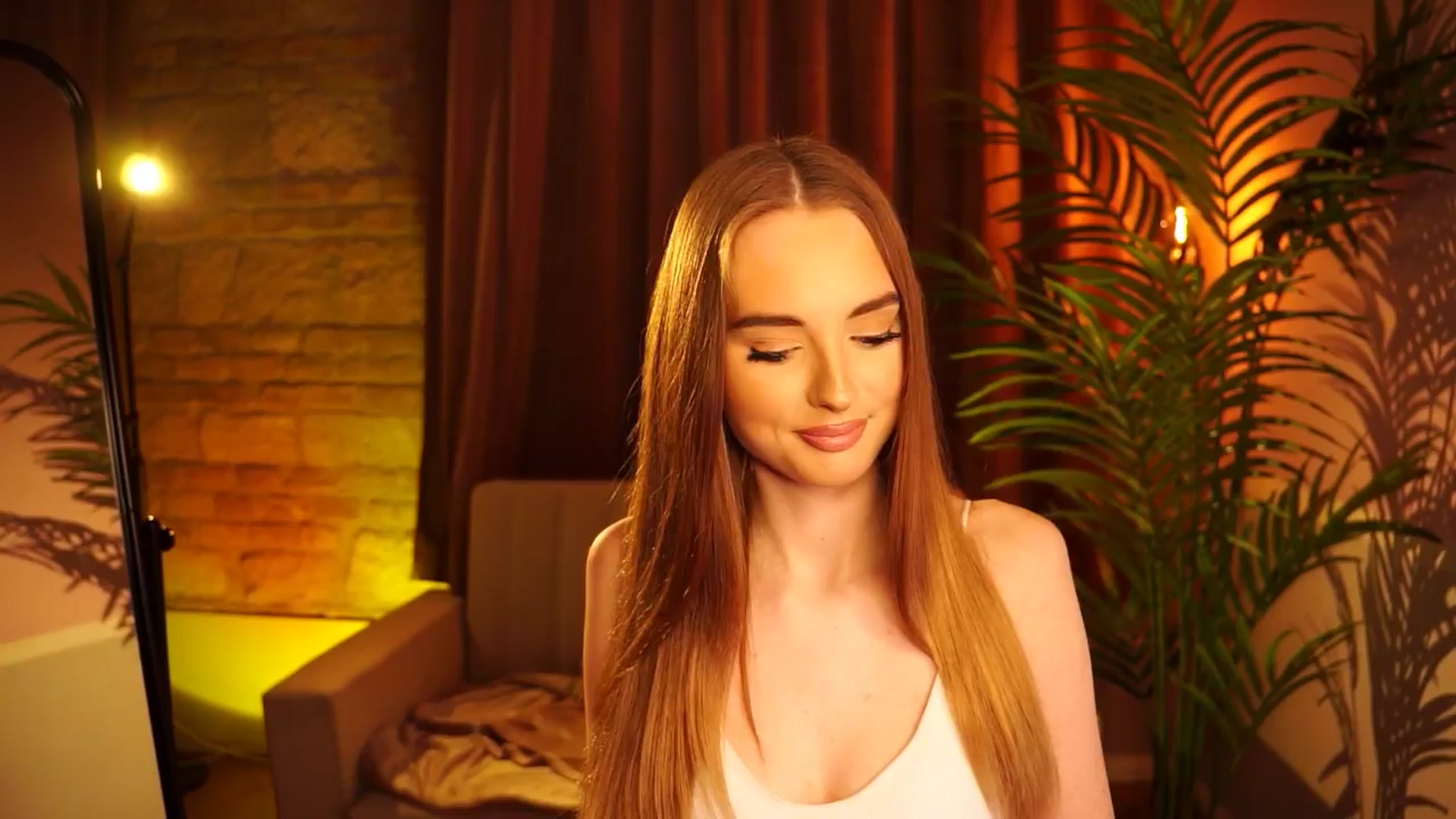 Gallery image thumbnail from petitegonwild's myfreecams stream on, 03/28/2024, 23:25 image 1 of 20