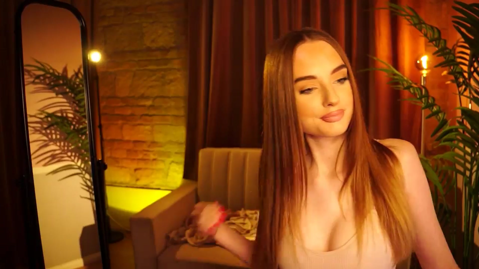 Gallery image thumbnail from petitegonwild's myfreecams stream on, 04/03/2024, 22:00 image 8 of 20