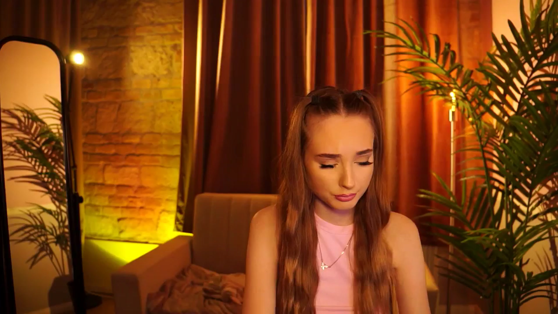 Gallery image thumbnail from petitegonwild's myfreecams stream on, 06/04/2024, 17:17 image 18 of 20