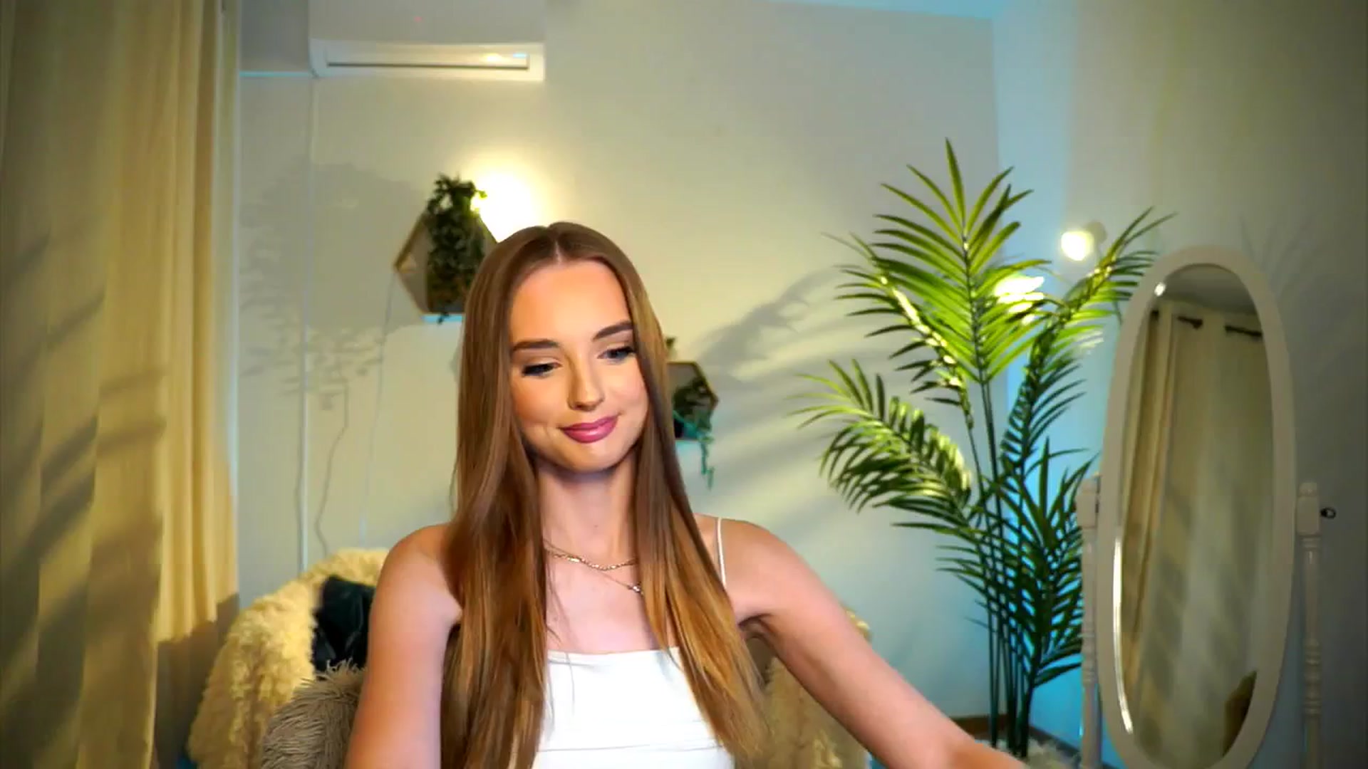 Gallery image thumbnail from petitegonwild's myfreecams stream on, 08/01/2024, 20:38 image 3 of 20