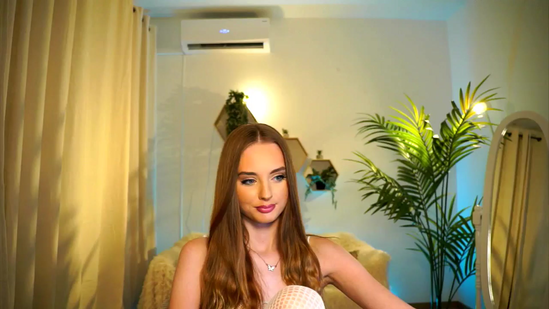Gallery image thumbnail from petitegonwild's myfreecams stream on, 08/02/2024, 22:42 image 4 of 20