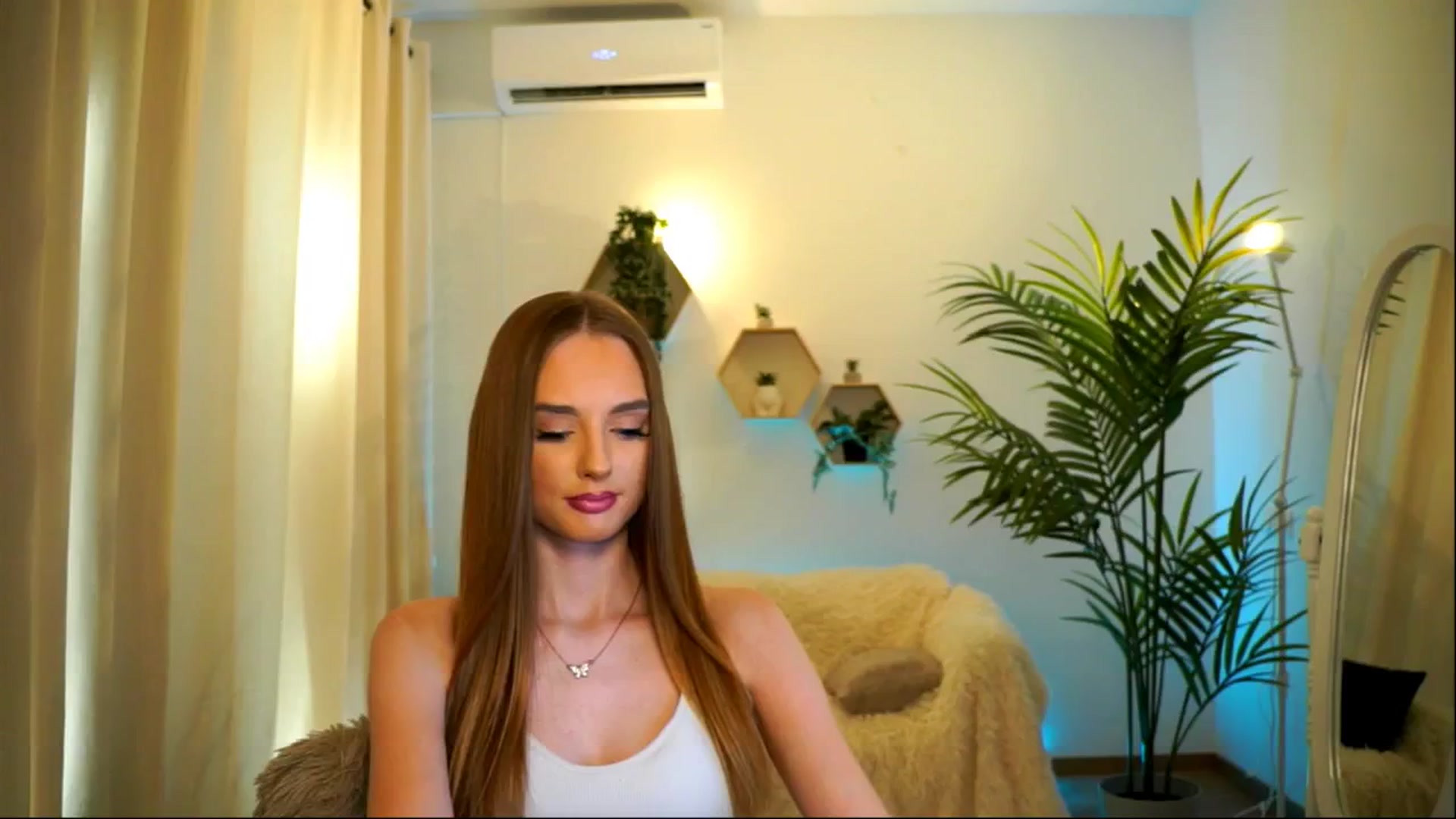 Gallery image thumbnail from petitegonwild's myfreecams stream on, 08/03/2024, 18:00 image 1 of 20