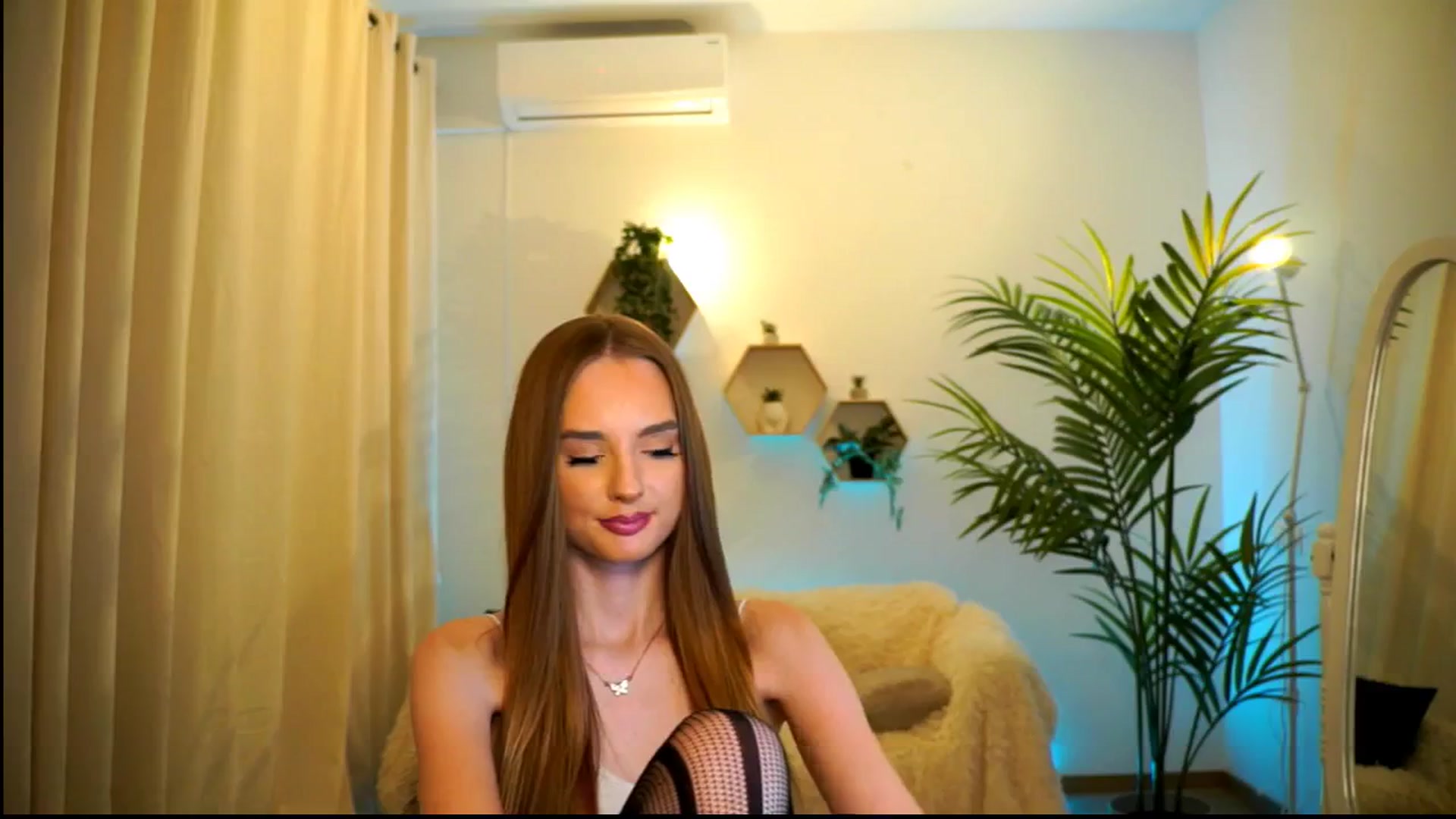 Gallery image thumbnail from petitegonwild's myfreecams stream on, 08/03/2024, 19:15 image 9 of 20