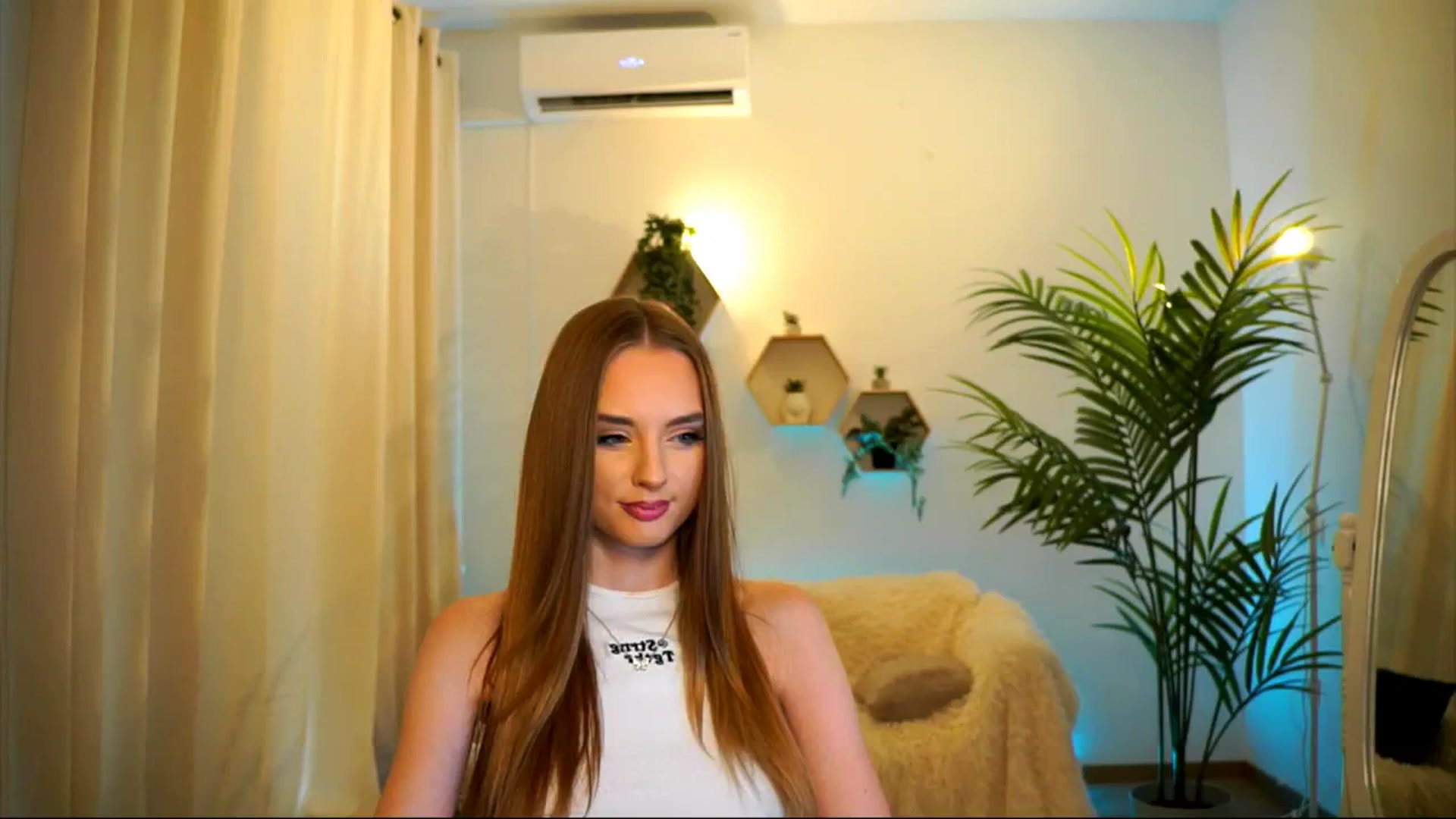 Gallery image thumbnail from petitegonwild's myfreecams stream on, 08/04/2024, 12:57 image 11 of 20