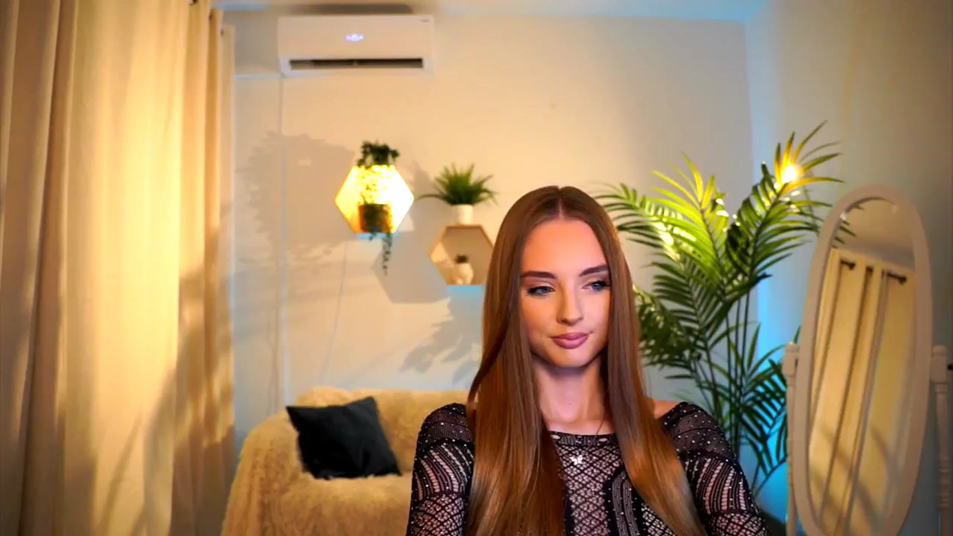 Gallery image thumbnail from petitegonwild's myfreecams stream on, 08/08/2024, 16:28 image 2 of 20