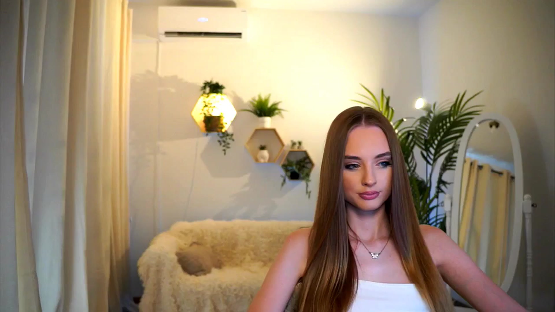 Gallery image thumbnail from petitegonwild's myfreecams stream on, 08/11/2024, 14:26 image 6 of 20