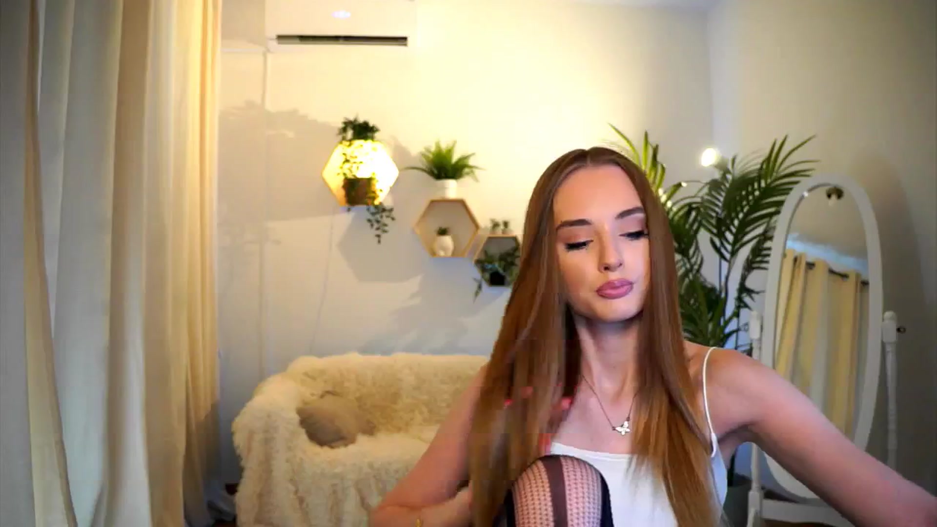 Gallery image thumbnail from petitegonwild's myfreecams stream on, 08/11/2024, 14:26 image 3 of 20