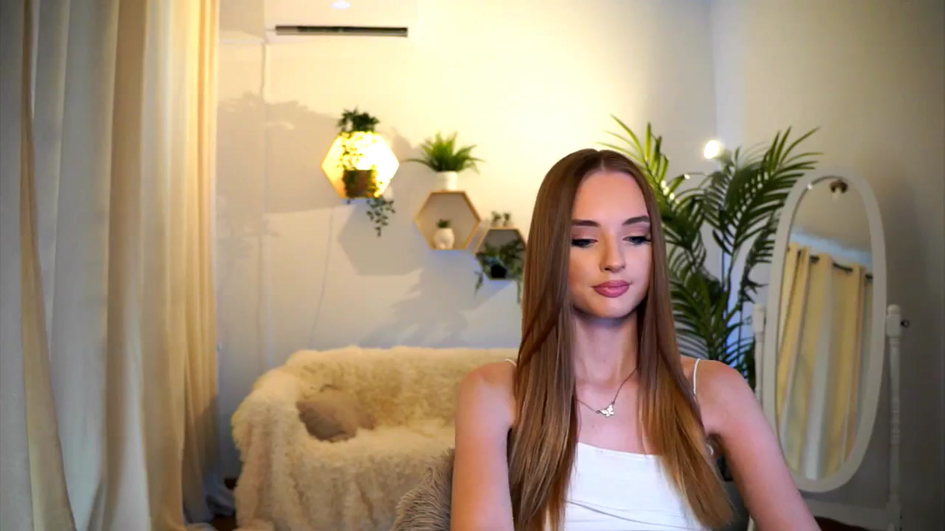 Gallery image thumbnail from petitegonwild's myfreecams stream on, 08/11/2024, 14:26 image 19 of 20