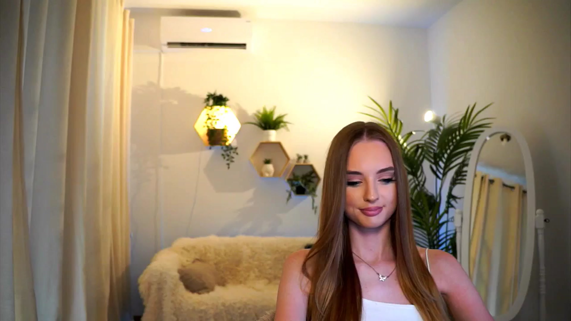 Gallery image thumbnail from petitegonwild's myfreecams stream on, 08/11/2024, 14:26 image 20 of 20