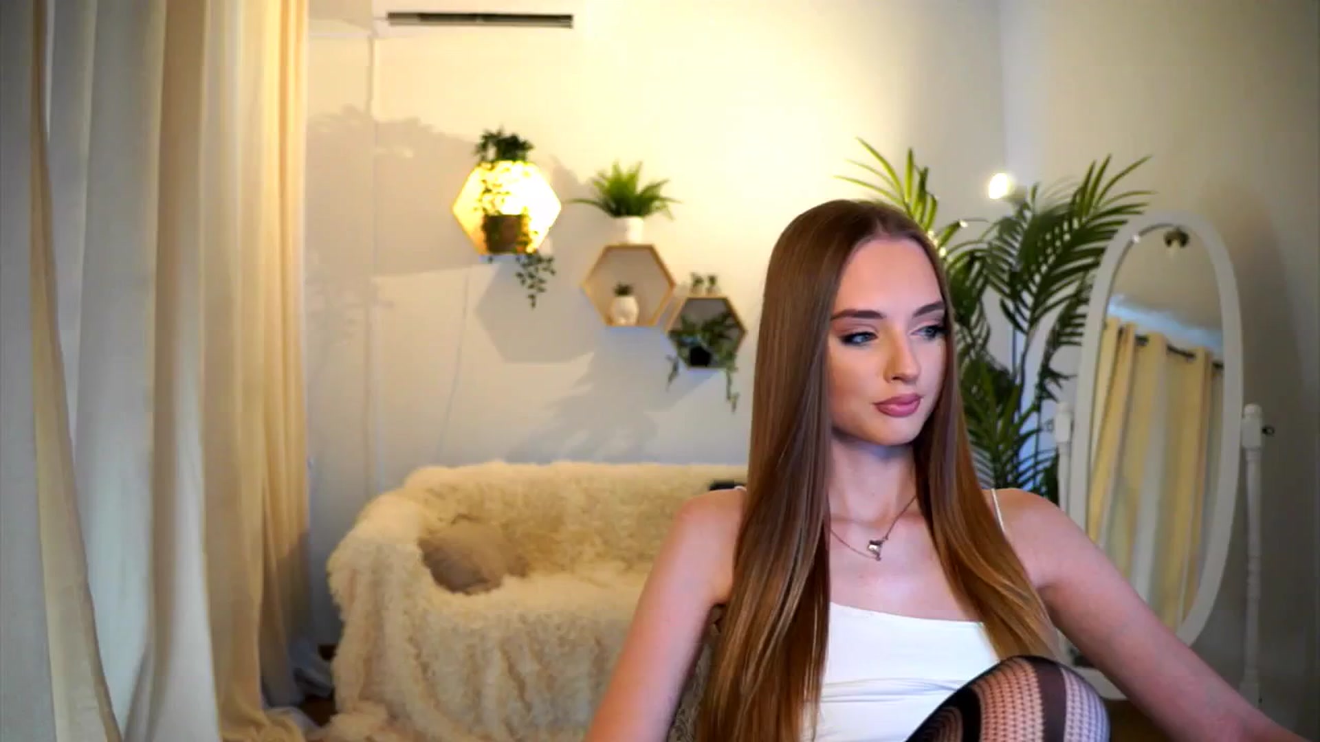 Gallery image thumbnail from petitegonwild's myfreecams stream on, 08/11/2024, 14:26 image 5 of 20