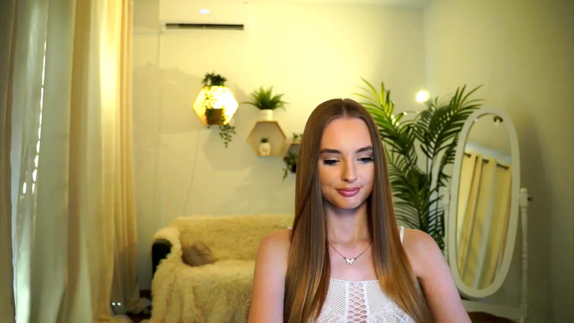 Gallery image thumbnail from petitegonwild's myfreecams stream on, 08/12/2024, 16:58 image 10 of 20