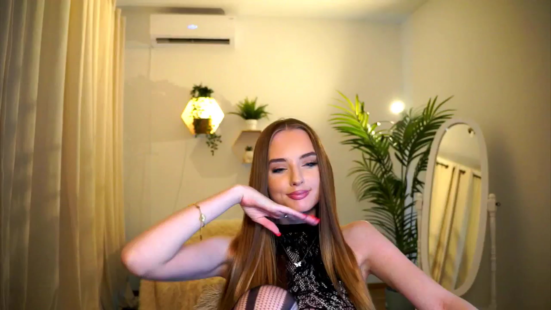 Gallery image thumbnail from petitegonwild's myfreecams stream on, 08/13/2024, 22:22 image 7 of 20