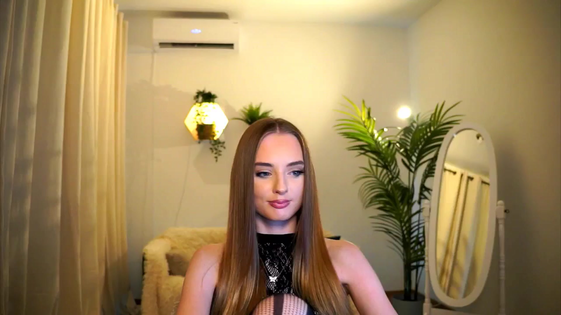 Gallery image thumbnail from petitegonwild's myfreecams stream on, 08/13/2024, 22:22 image 4 of 20