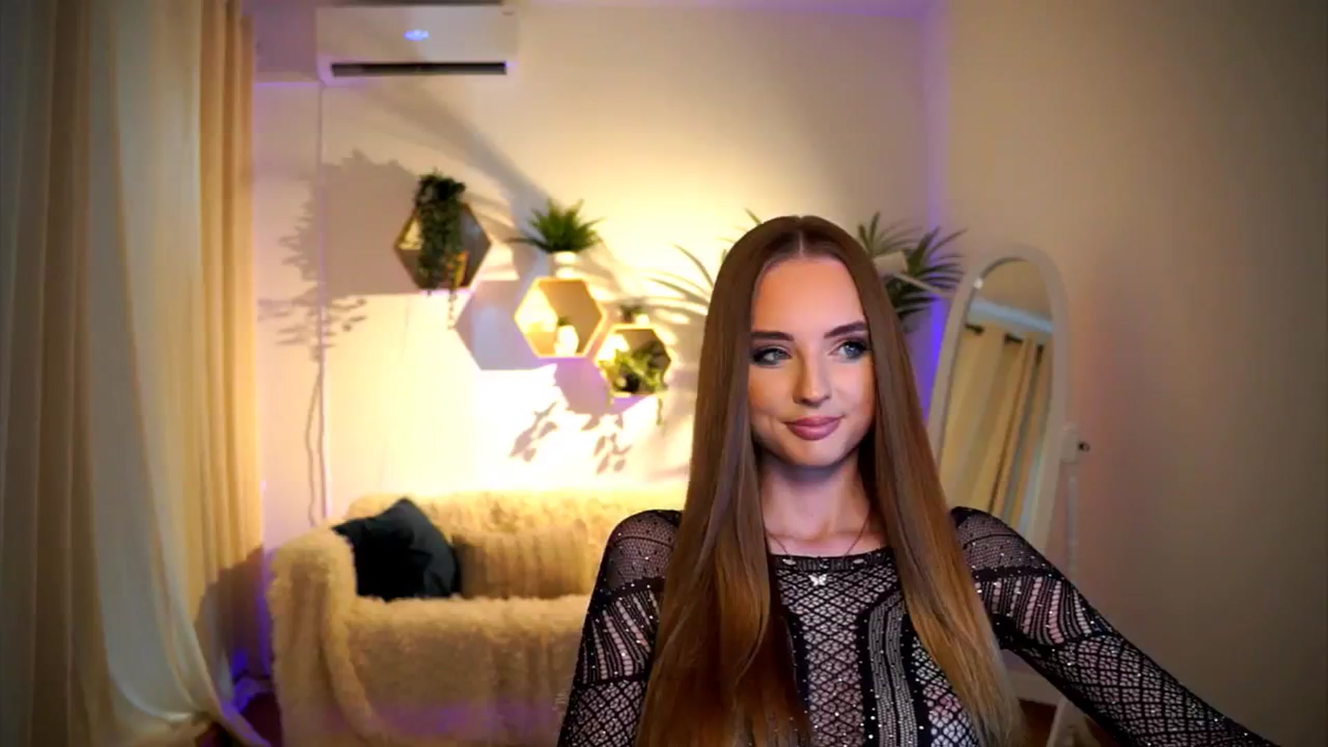 Gallery image thumbnail from petitegonwild's myfreecams stream on, 08/21/2024, 14:31 image 10 of 20