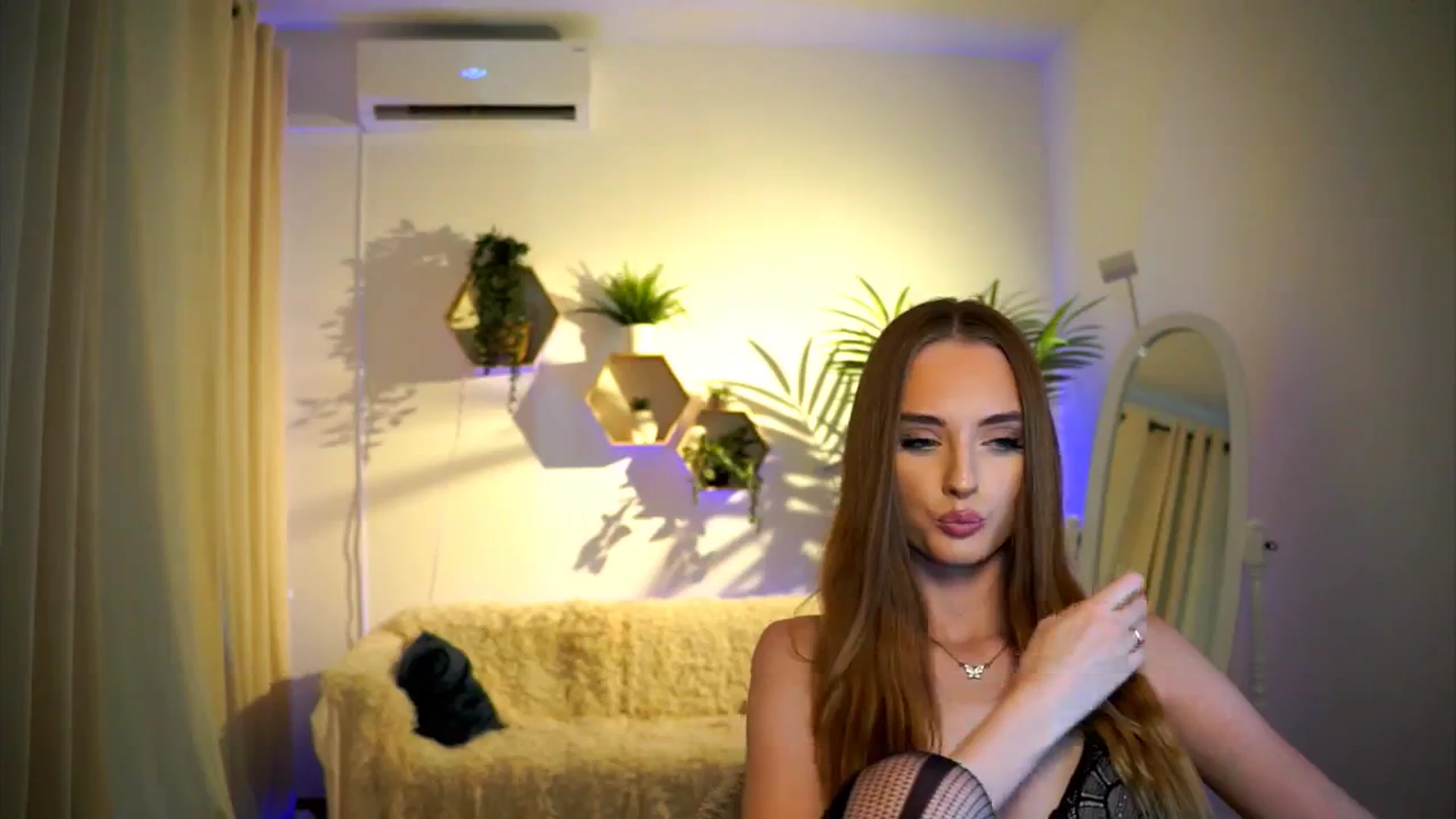 Gallery image thumbnail from petitegonwild's myfreecams stream on, 08/22/2024, 13:04 image 13 of 20