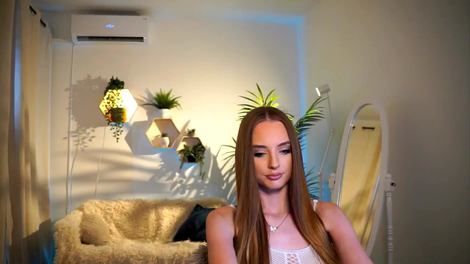 Gallery image thumbnail from petitegonwild's myfreecams stream on, 08/24/2024, 15:10 image 3 of 20