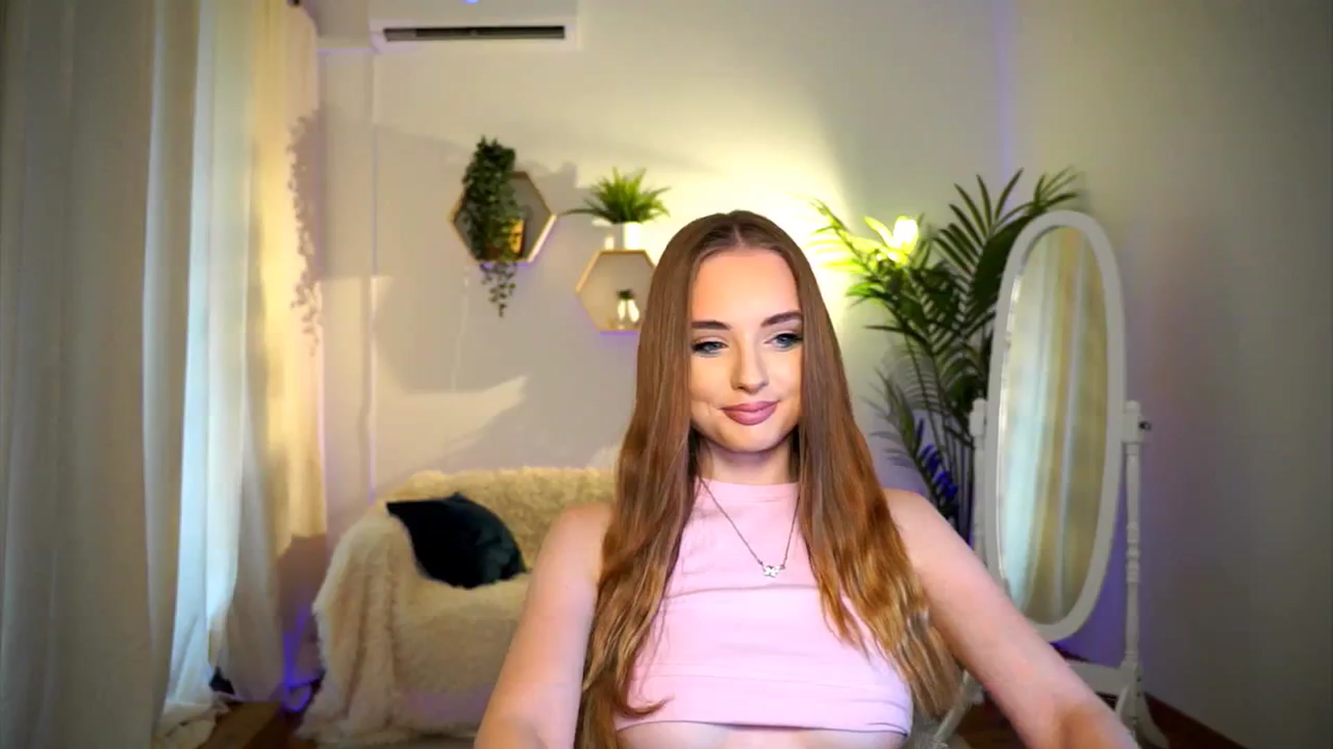 Gallery image thumbnail from petitegonwild's myfreecams stream on, 09/05/2024, 09:39 image 17 of 20