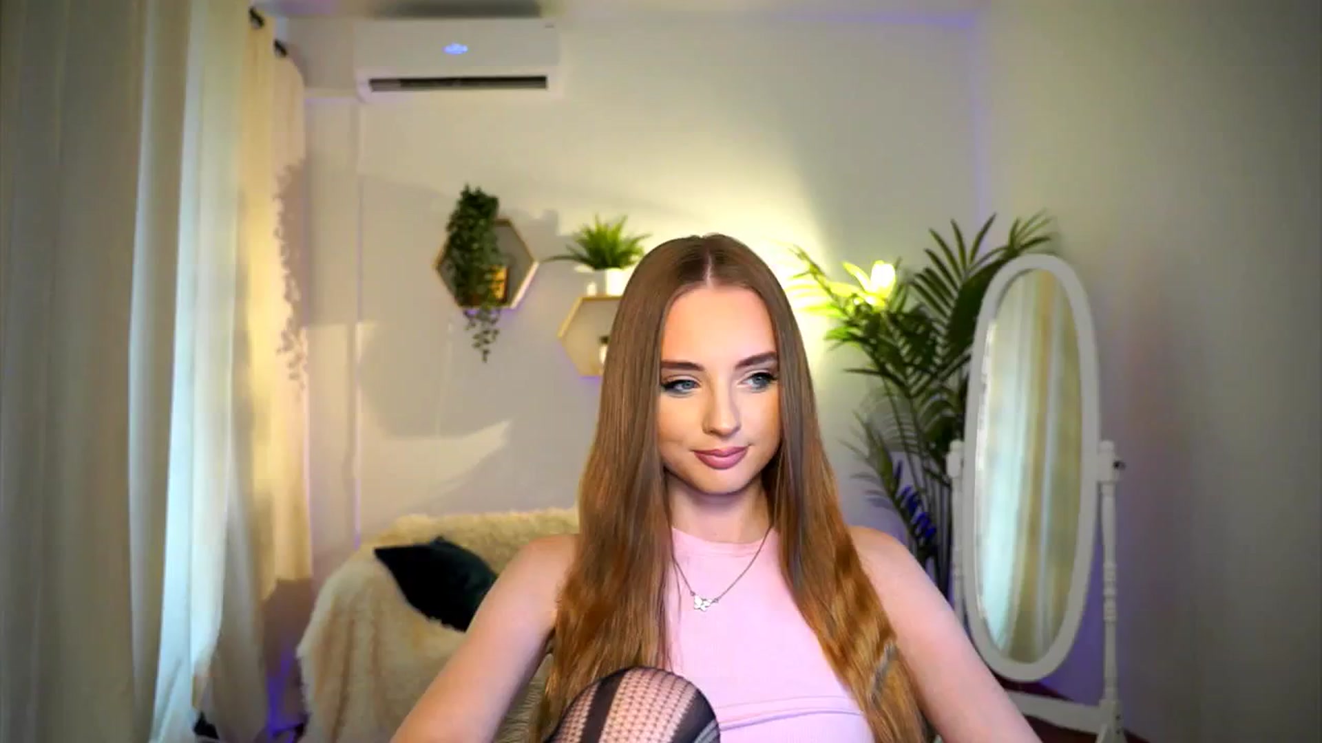 Gallery image thumbnail from petitegonwild's myfreecams stream on, 09/05/2024, 10:56 image 3 of 20