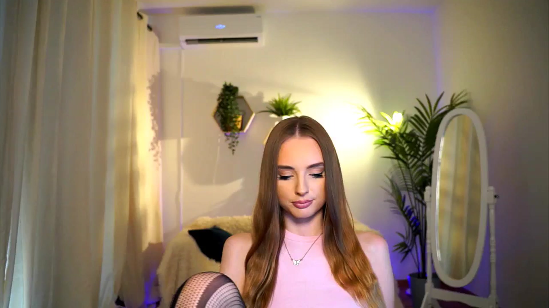 Gallery image thumbnail from petitegonwild's myfreecams stream on, 09/05/2024, 13:03 image 11 of 20