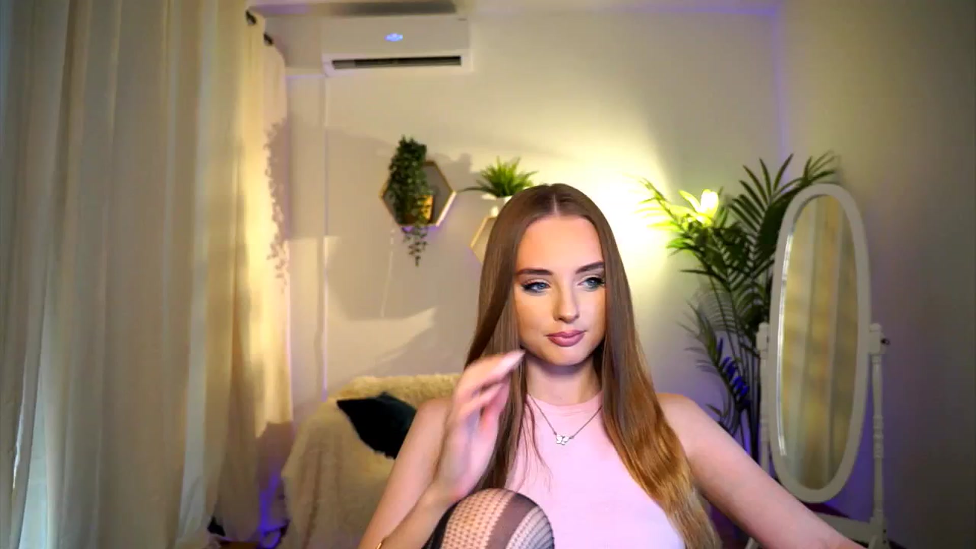 Gallery image thumbnail from petitegonwild's myfreecams stream on, 09/05/2024, 13:03 image 7 of 20