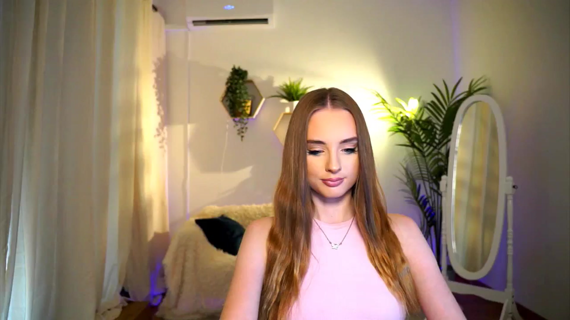 Gallery image thumbnail from petitegonwild's myfreecams stream on, 09/05/2024, 13:03 image 9 of 20