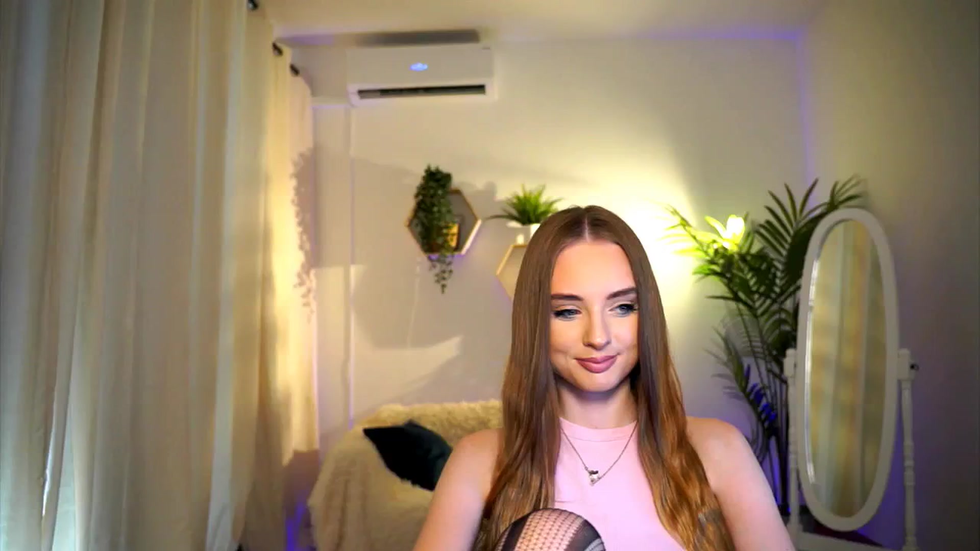 Gallery image thumbnail from petitegonwild's myfreecams stream on, 09/05/2024, 13:03 image 19 of 20