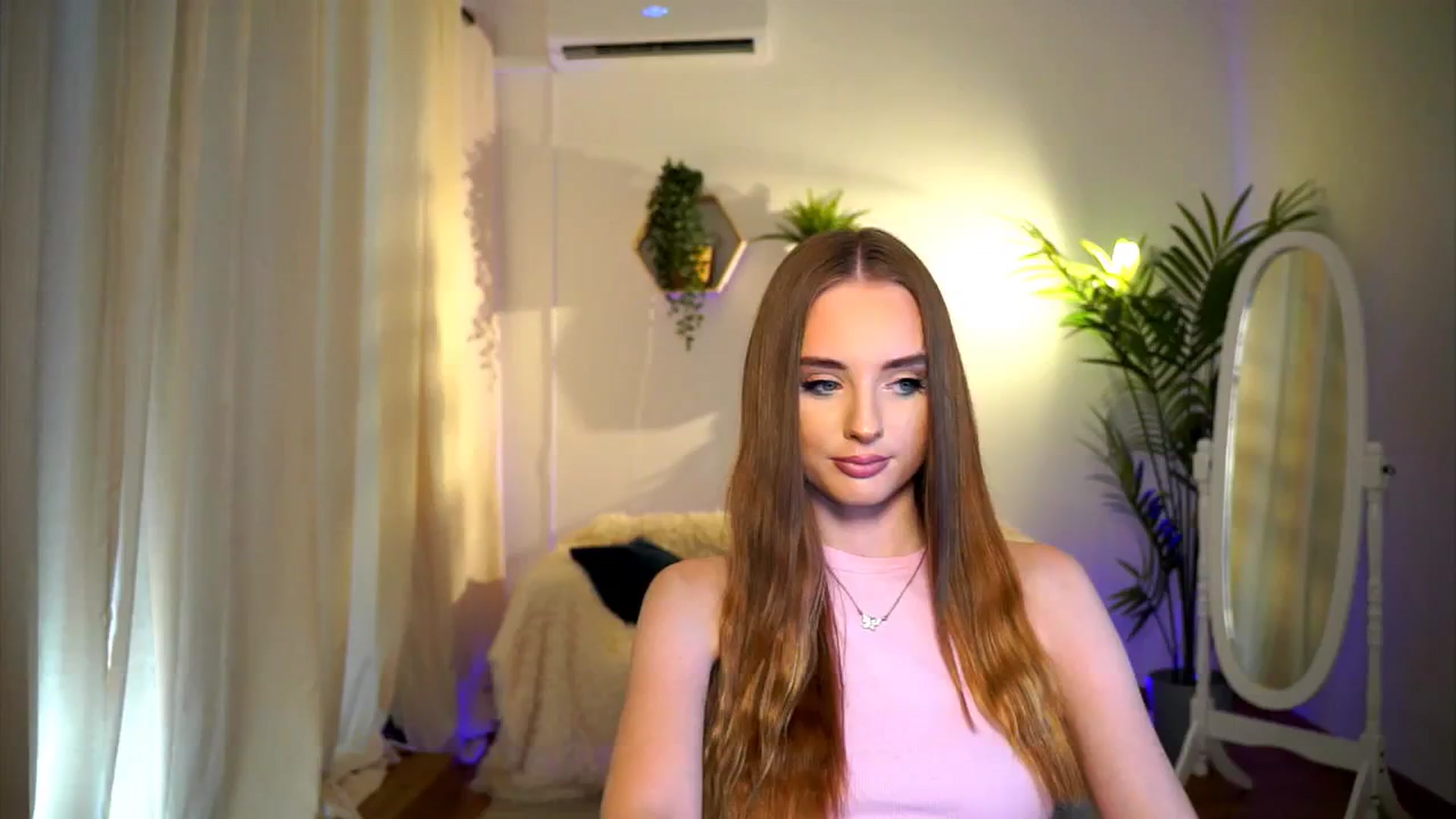 Gallery image thumbnail from petitegonwild's myfreecams stream on, 09/05/2024, 13:20 image 15 of 20