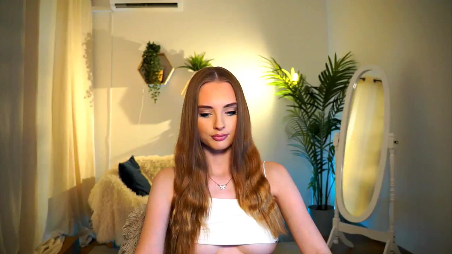 Gallery image thumbnail from petitegonwild's myfreecams stream on, 09/07/2024, 13:21 image 14 of 20