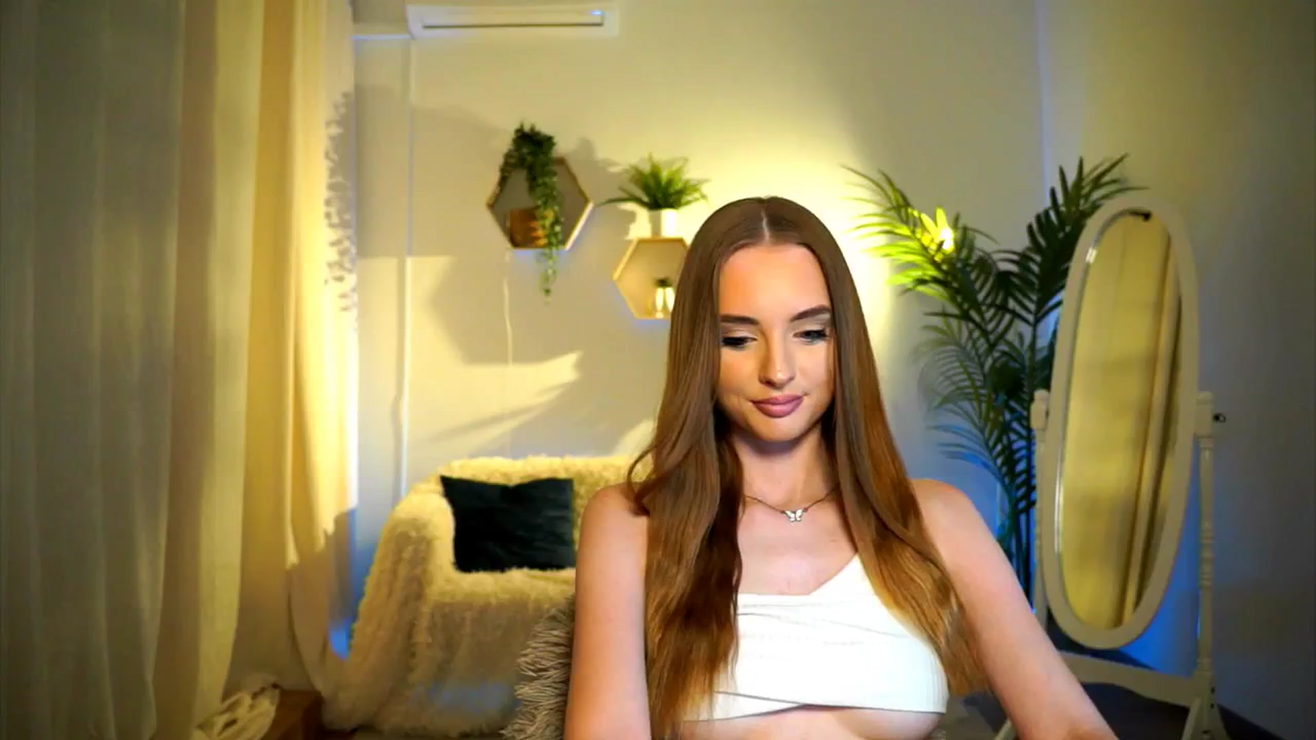 Gallery image thumbnail from petitegonwild's myfreecams stream on, 09/12/2024, 17:55 image 12 of 20