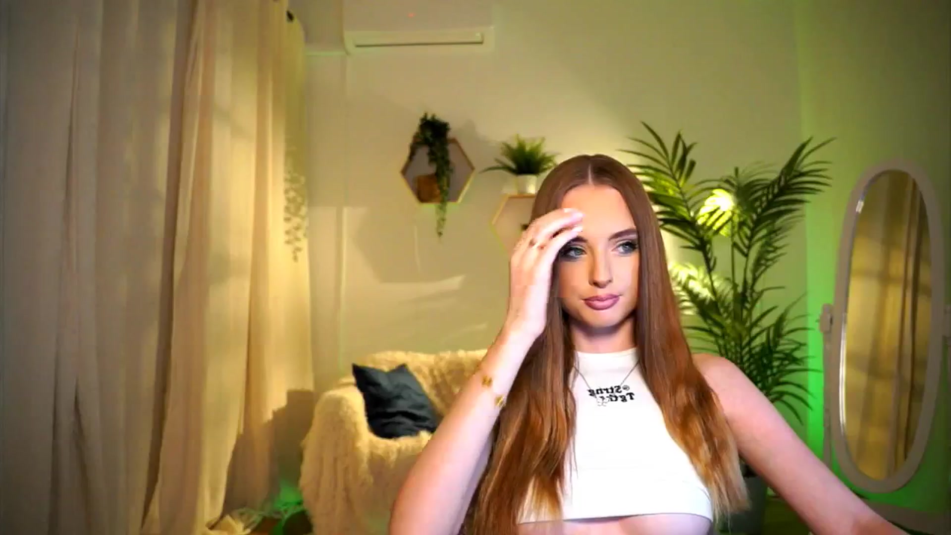 Gallery image thumbnail from petitegonwild's myfreecams stream on, 09/14/2024, 17:33 image 15 of 20