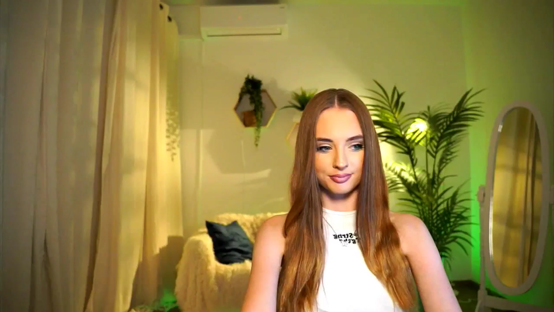 Gallery image thumbnail from petitegonwild's myfreecams stream on, 09/14/2024, 17:33 image 11 of 20