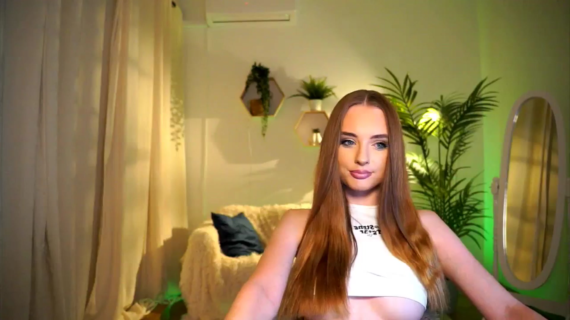 Gallery image thumbnail from petitegonwild's myfreecams stream on, 09/14/2024, 17:33 image 14 of 20