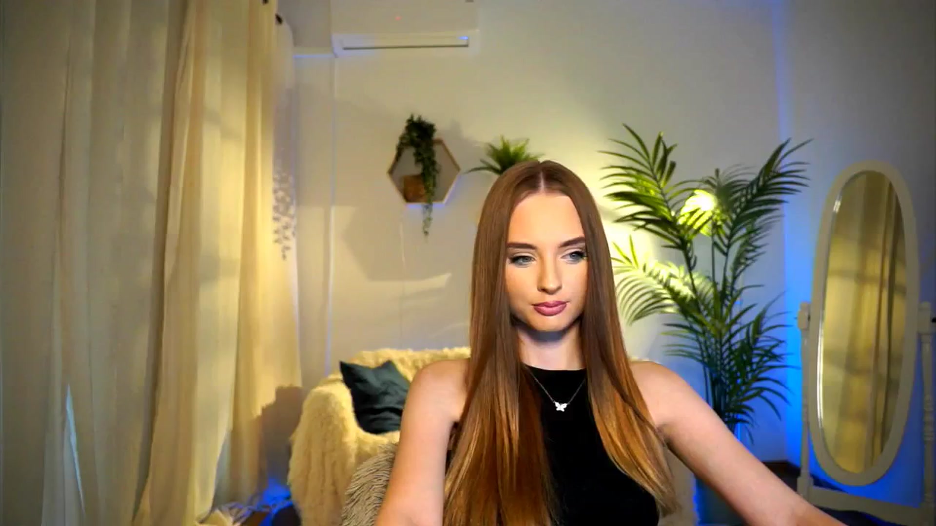 Gallery image thumbnail from petitegonwild's myfreecams stream on, 09/15/2024, 14:39 image 11 of 20