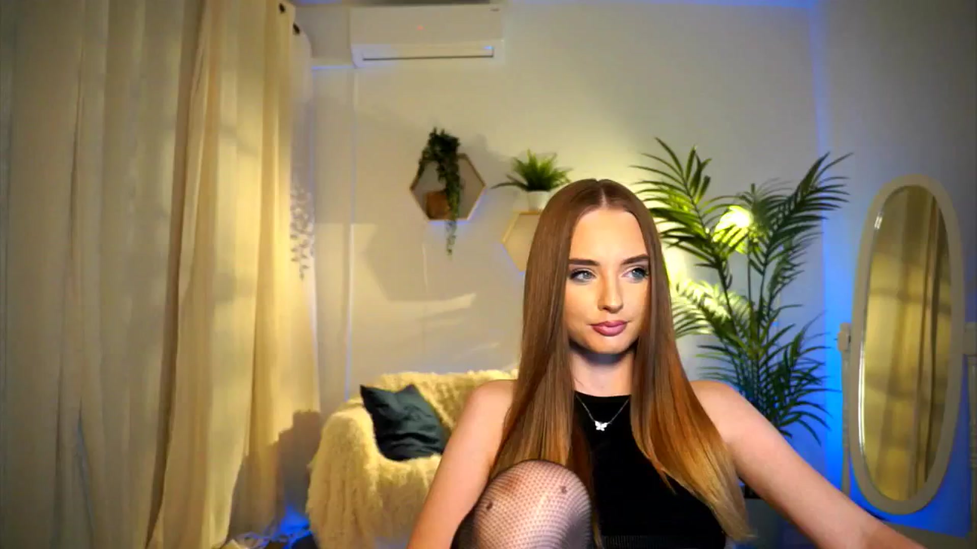 Gallery image thumbnail from petitegonwild's myfreecams stream on, 09/15/2024, 16:11 image 18 of 20