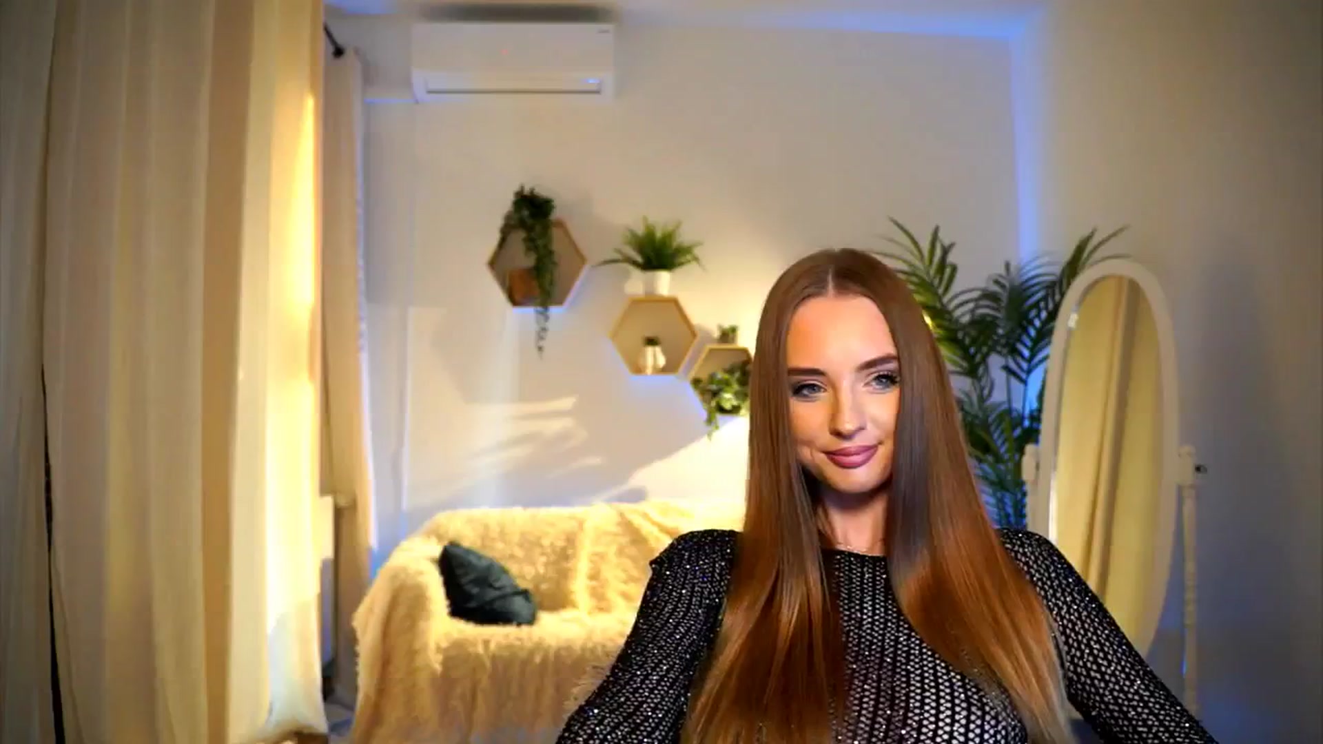 Gallery image thumbnail from petitegonwild's myfreecams stream on, 09/19/2024, 16:20 image 16 of 20