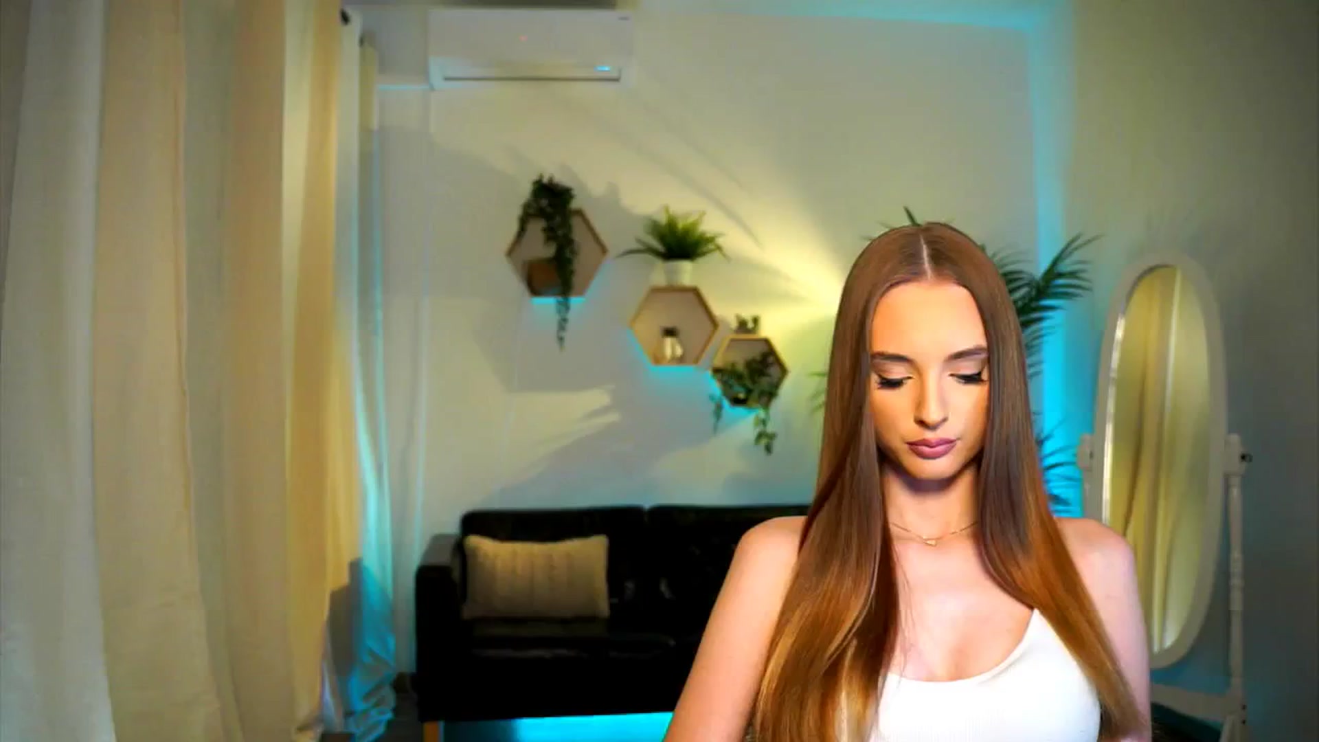Gallery image thumbnail from petitegonwild's myfreecams stream on, 09/21/2024, 12:35 image 2 of 20
