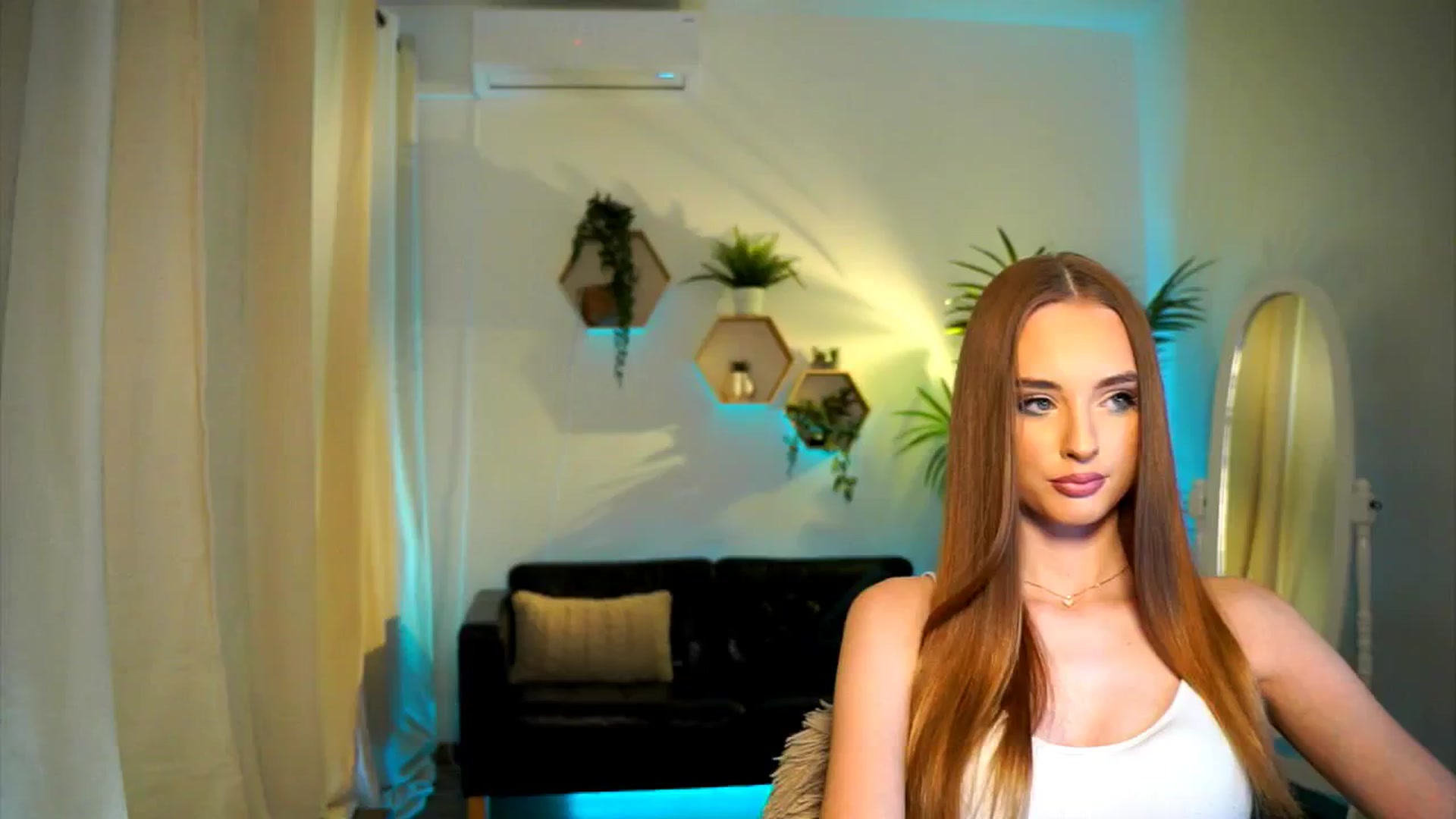 Gallery image thumbnail from petitegonwild's myfreecams stream on, 09/21/2024, 12:35 image 3 of 20