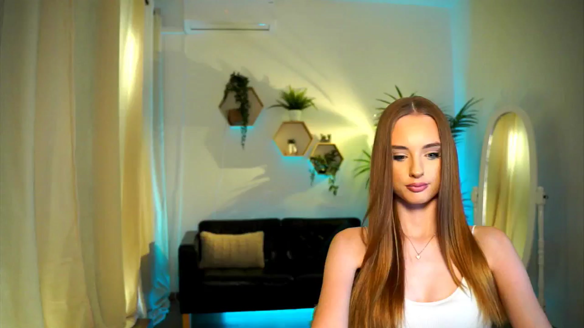 Gallery image thumbnail from petitegonwild's myfreecams stream on, 09/21/2024, 16:04 image 4 of 20