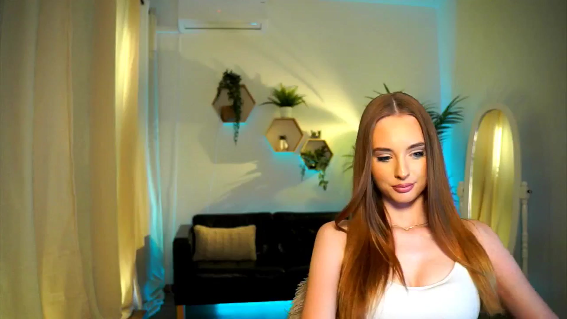 Gallery image thumbnail from petitegonwild's myfreecams stream on, 09/21/2024, 16:04 image 14 of 20