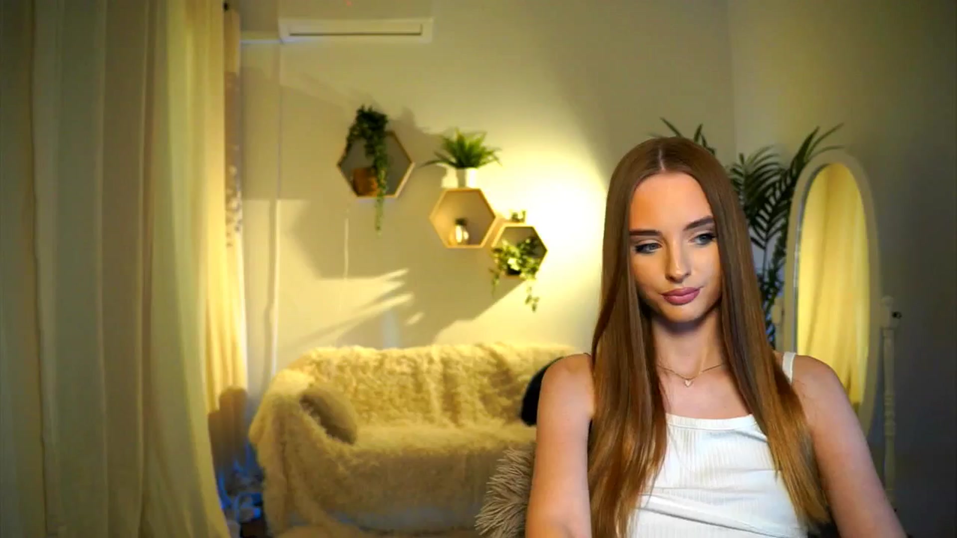 Gallery image thumbnail from petitegonwild's myfreecams stream on, 09/28/2024, 16:05 image 18 of 20
