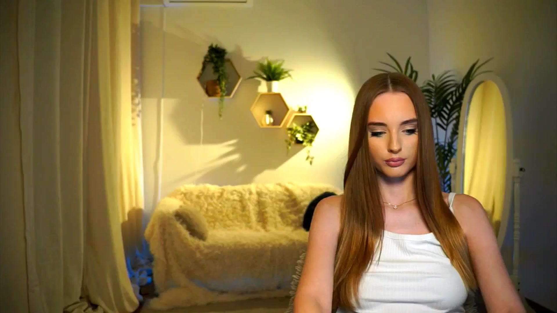 Gallery image thumbnail from petitegonwild's myfreecams stream on, 09/28/2024, 17:07 image 14 of 20