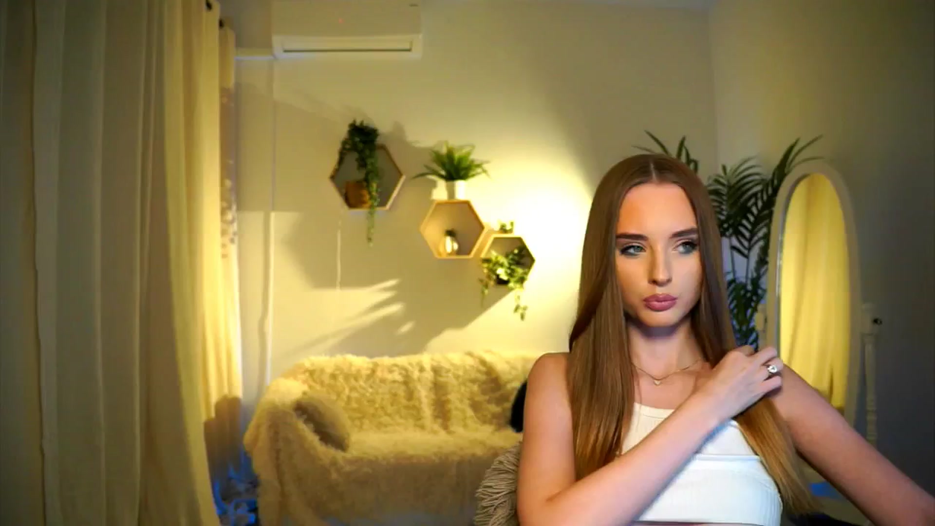 Gallery image thumbnail from petitegonwild's myfreecams stream on, 09/28/2024, 17:07 image 17 of 20