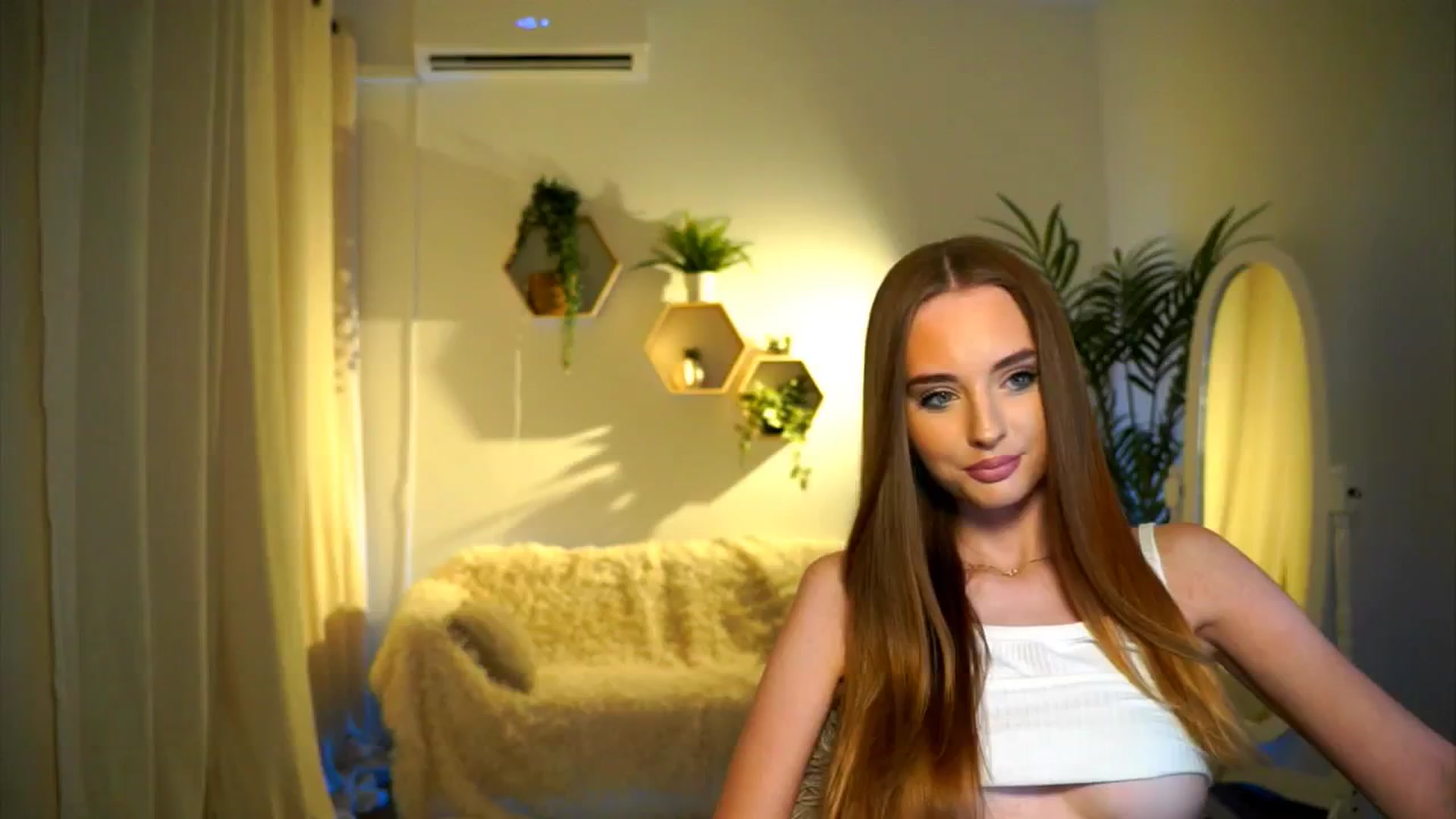 Gallery image thumbnail from petitegonwild's myfreecams stream on, 09/28/2024, 17:54 image 9 of 20