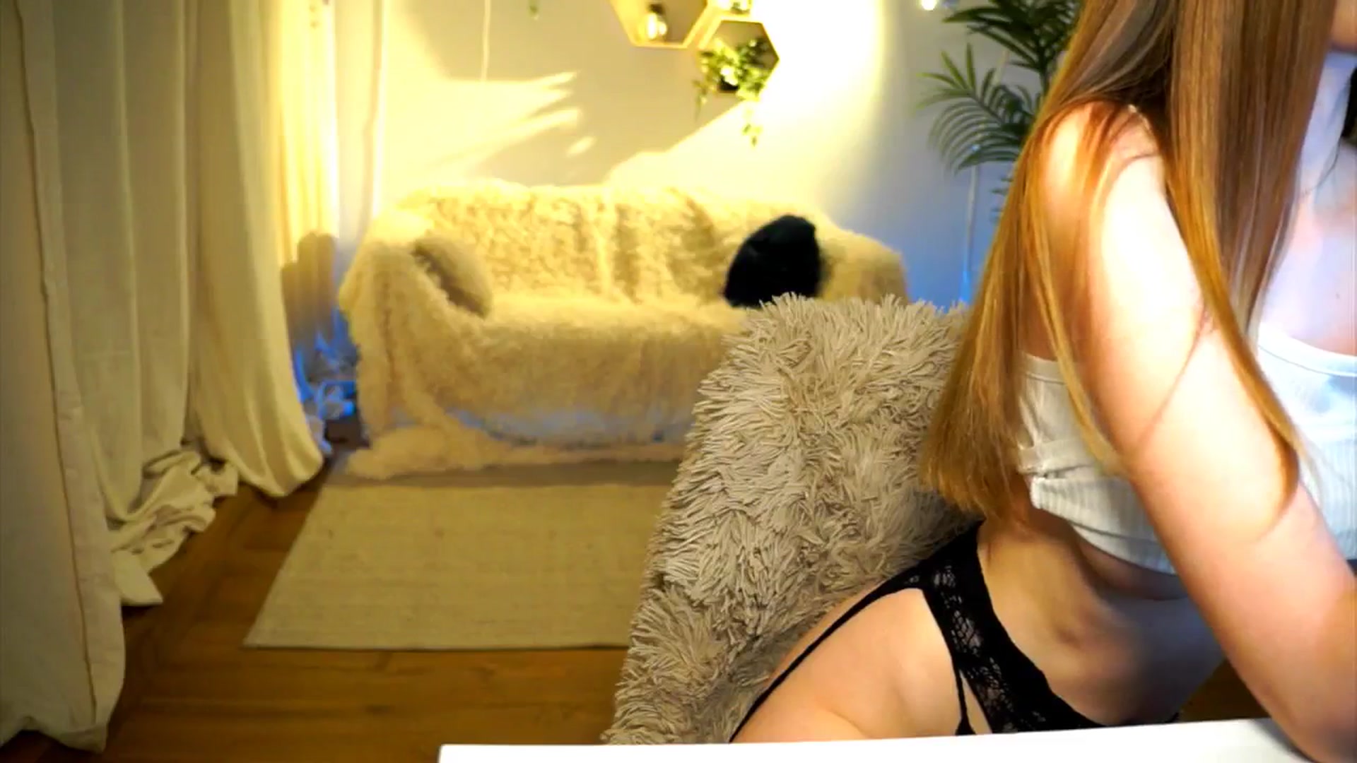 Gallery image thumbnail from petitegonwild's myfreecams stream on, 09/28/2024, 17:54 image 12 of 20